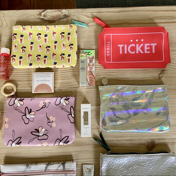 BUNDLE OF MAKEUP BAGS + MAKEUP & SKINCARE - NWT! - Picture 4 of 9